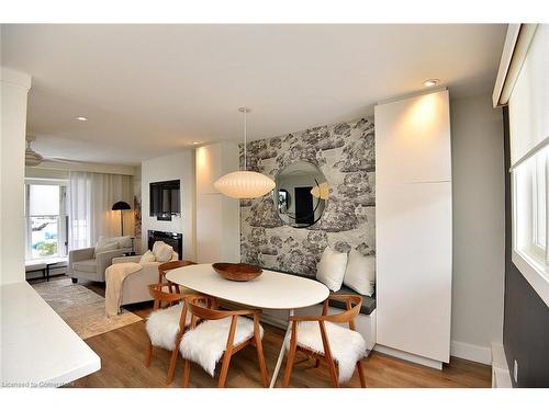 672 Montego Crescent, Burlington, ON - Indoor Photo Showing Dining Room