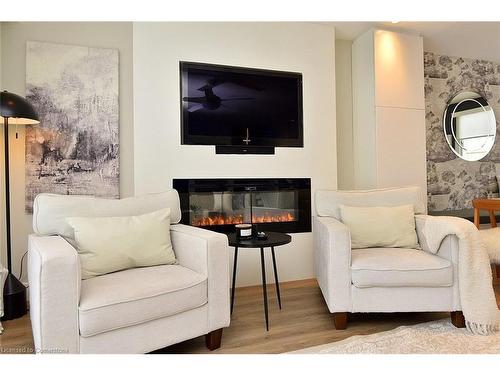 672 Montego Crescent, Burlington, ON - Indoor Photo Showing Living Room With Fireplace