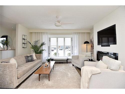 672 Montego Crescent, Burlington, ON - Indoor Photo Showing Living Room