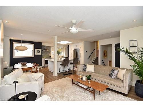 672 Montego Crescent, Burlington, ON - Indoor Photo Showing Living Room