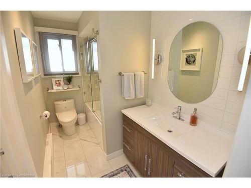 672 Montego Crescent, Burlington, ON - Indoor Photo Showing Bathroom