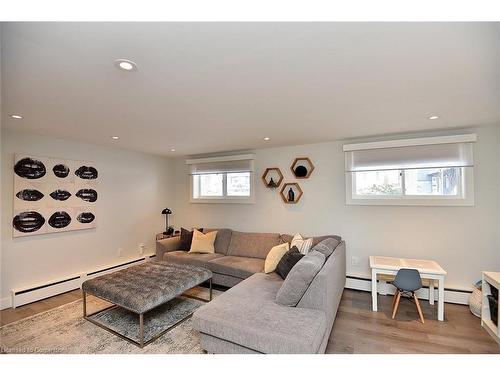 672 Montego Crescent, Burlington, ON - Indoor Photo Showing Other Room