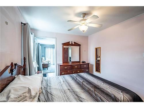 450 Upper Sherman Avenue, Hamilton, ON - Indoor Photo Showing Bedroom