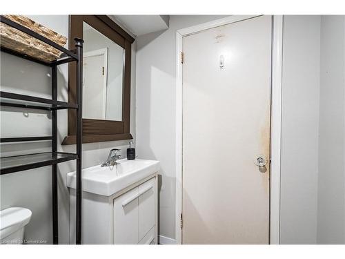 450 Upper Sherman Avenue, Hamilton, ON - Indoor Photo Showing Bathroom