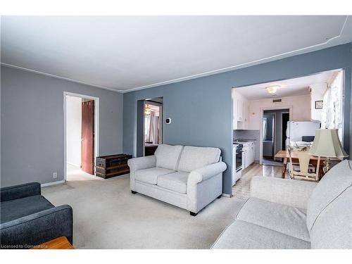 450 Upper Sherman Avenue, Hamilton, ON - Indoor Photo Showing Living Room