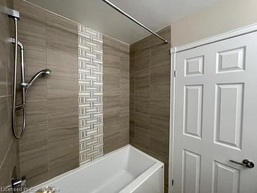 412 Quigley Road, Hamilton, ON - Indoor Photo Showing Bathroom