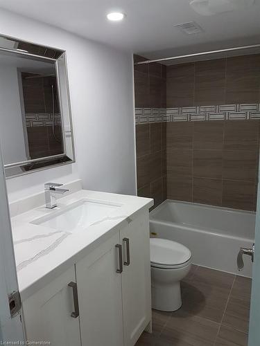 412 Quigley Road, Hamilton, ON - Indoor Photo Showing Bathroom