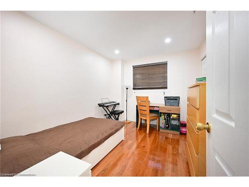 805 Stone Church Road, Hamilton, ON - Indoor Photo Showing Bedroom