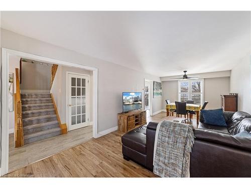 161 Twin Crescent, Hamilton, ON - Indoor Photo Showing Living Room