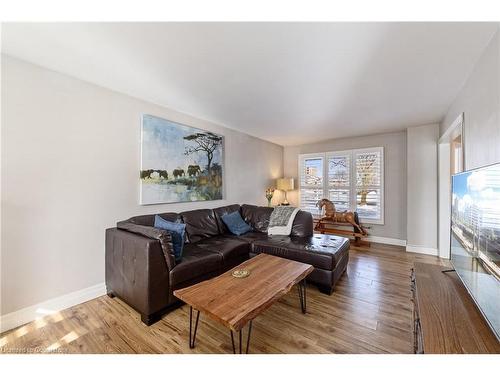 161 Twin Crescent, Hamilton, ON - Indoor Photo Showing Living Room