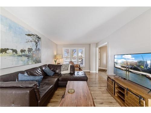 161 Twin Crescent, Hamilton, ON - Indoor Photo Showing Living Room