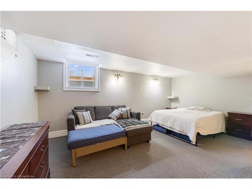 161 Twin Crescent, Hamilton, ON - Indoor Photo Showing Bedroom