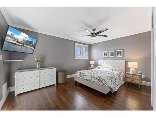 161 Twin Crescent, Hamilton, ON - Indoor Photo Showing Bedroom