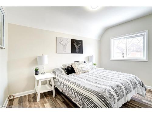 95 Case Street, Hamilton, ON - Indoor Photo Showing Bedroom