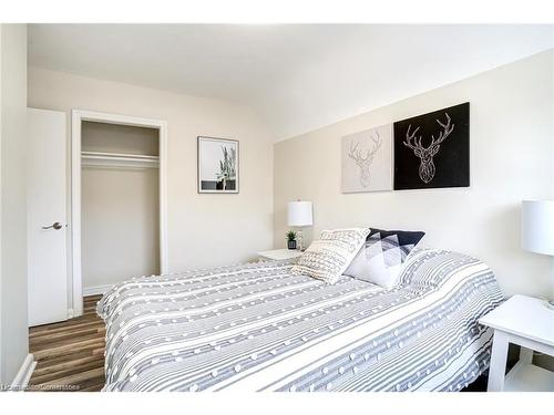 95 Case Street, Hamilton, ON - Indoor Photo Showing Bedroom