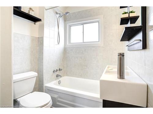 95 Case Street, Hamilton, ON - Indoor Photo Showing Bathroom