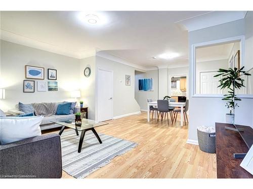 95 Case Street, Hamilton, ON - Indoor Photo Showing Living Room