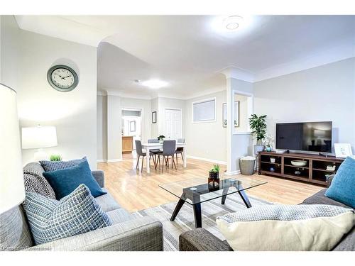 95 Case Street, Hamilton, ON - Indoor Photo Showing Living Room