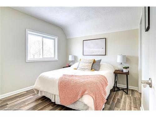 95 Case Street, Hamilton, ON - Indoor Photo Showing Bedroom