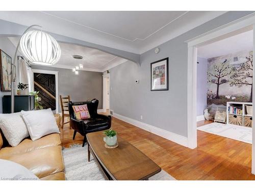 64 Graham Avenue S, Hamilton, ON - Indoor Photo Showing Living Room