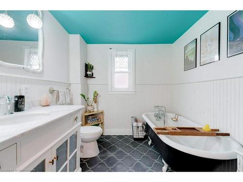 64 Graham Avenue S, Hamilton, ON - Indoor Photo Showing Bathroom