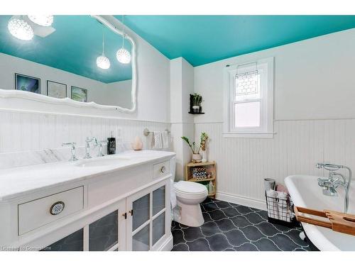 64 Graham Avenue S, Hamilton, ON - Indoor Photo Showing Bathroom