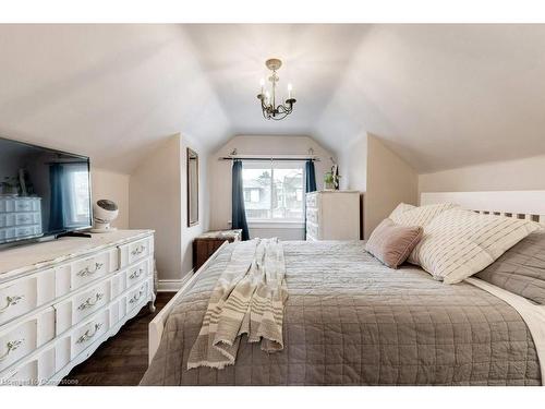 64 Graham Avenue S, Hamilton, ON - Indoor Photo Showing Bedroom