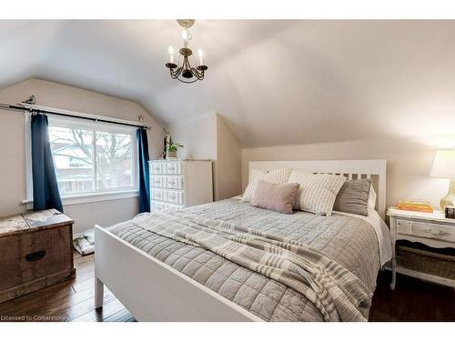 64 Graham Avenue S, Hamilton, ON - Indoor Photo Showing Bedroom