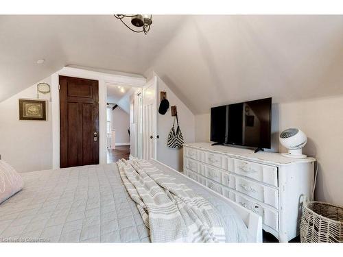 64 Graham Avenue S, Hamilton, ON - Indoor Photo Showing Bedroom