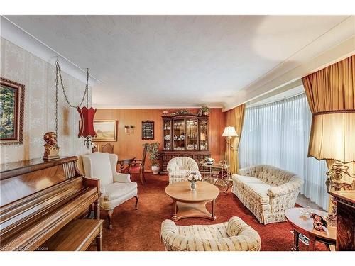 251 Tottenham Road, Burlington, ON - Indoor Photo Showing Living Room