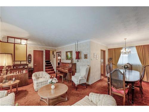 251 Tottenham Road, Burlington, ON - Indoor Photo Showing Living Room