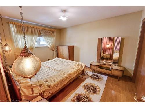 251 Tottenham Road, Burlington, ON - Indoor Photo Showing Bedroom