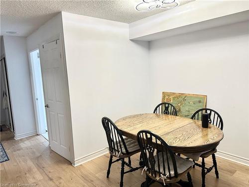 409-270 Wellington Street W, Toronto, ON - Indoor Photo Showing Dining Room