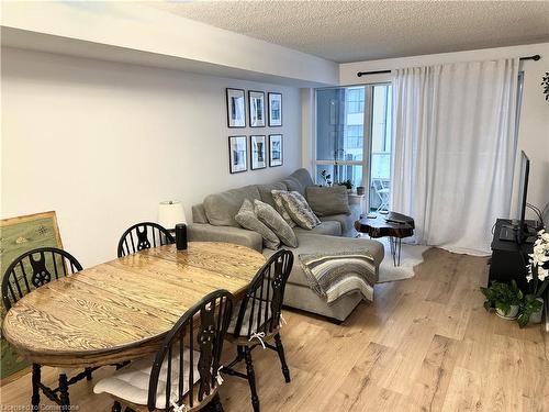 409-270 Wellington Street W, Toronto, ON - Indoor