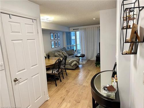 409-270 Wellington Street W, Toronto, ON - Indoor