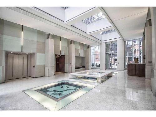 409-270 Wellington Street W, Toronto, ON - Indoor Photo Showing Other Room