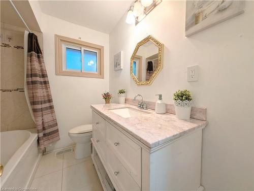 208 West 19Th Street, Hamilton, ON - Indoor Photo Showing Bathroom