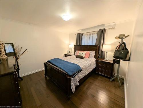 208 West 19Th Street, Hamilton, ON - Indoor Photo Showing Bedroom