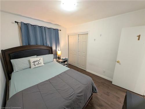 208 West 19Th Street, Hamilton, ON - Indoor Photo Showing Bedroom