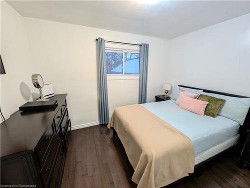 208 West 19Th Street, Hamilton, ON - Indoor Photo Showing Bedroom