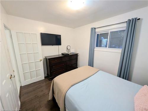 208 West 19Th Street, Hamilton, ON - Indoor Photo Showing Bedroom