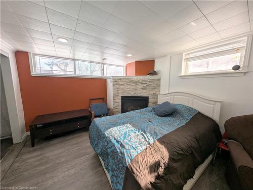 208 West 19Th Street, Hamilton, ON - Indoor Photo Showing Bedroom