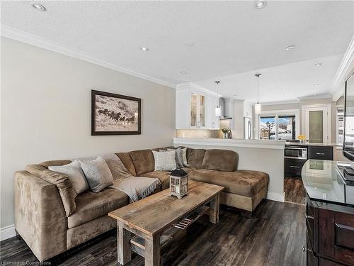 25 Lindsay Drive, Caledonia, ON - Indoor Photo Showing Living Room