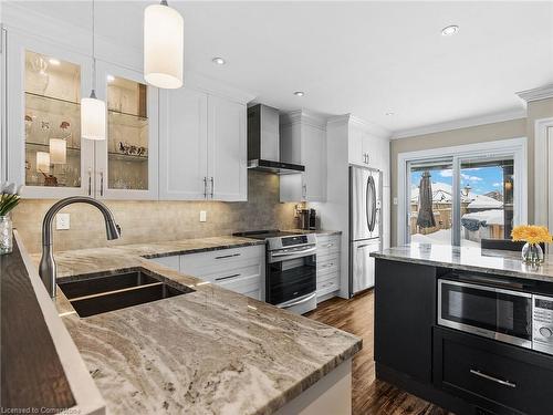 25 Lindsay Drive, Caledonia, ON - Indoor Photo Showing Kitchen With Double Sink With Upgraded Kitchen