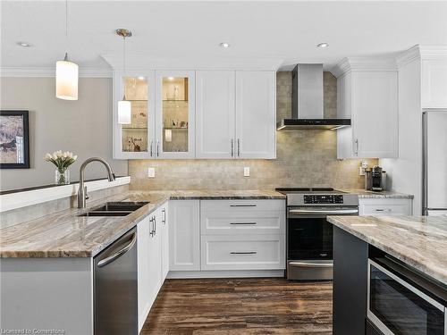 25 Lindsay Drive, Caledonia, ON - Indoor Photo Showing Kitchen With Double Sink With Upgraded Kitchen