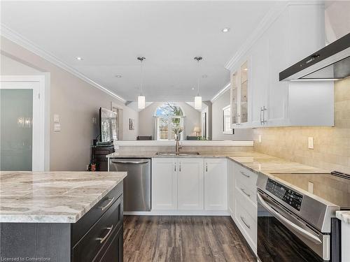 25 Lindsay Drive, Caledonia, ON - Indoor Photo Showing Kitchen With Double Sink With Upgraded Kitchen