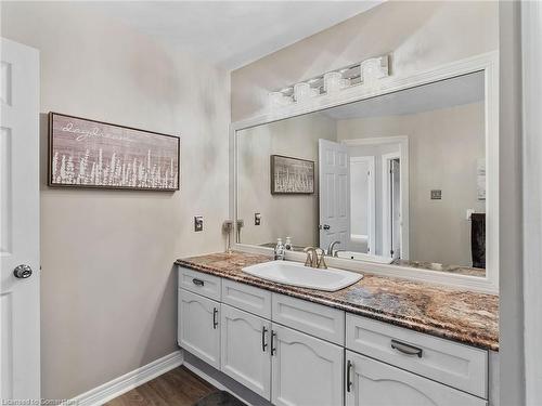 25 Lindsay Drive, Caledonia, ON - Indoor Photo Showing Bathroom