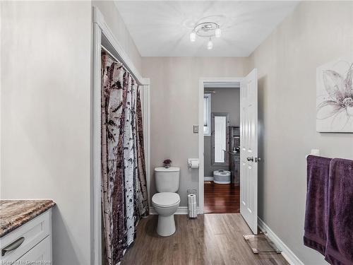 25 Lindsay Drive, Caledonia, ON - Indoor Photo Showing Bathroom