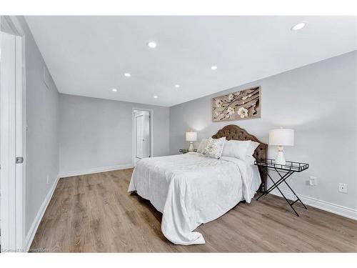 449 Acadia Drive, Hamilton, ON - Indoor Photo Showing Bedroom