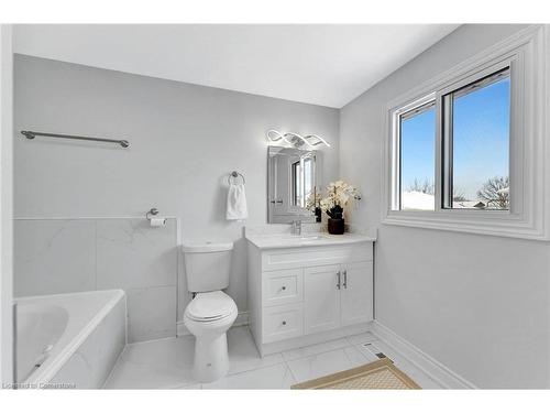 449 Acadia Drive, Hamilton, ON - Indoor Photo Showing Bathroom